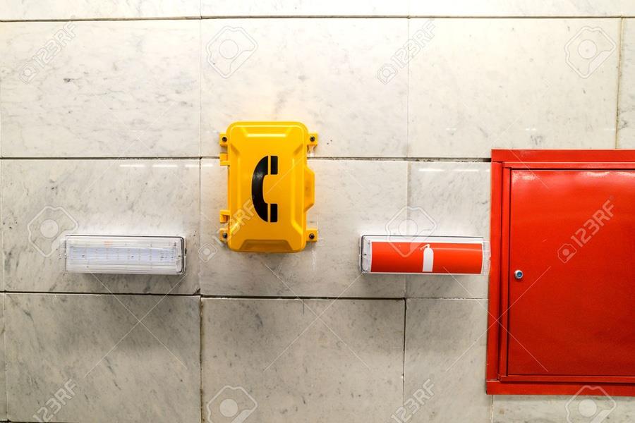 Moskau-Zentral-Kreis-Linie-Moskau-Ring-Bahn-Notfall-Notizen-Telefon-Bahnhof-65886-11598951.jpg moscow-central-circle-line-moscow-ring-railway-emergency-signs-emergency-telephone-railway-station-65886-11598951.jpg